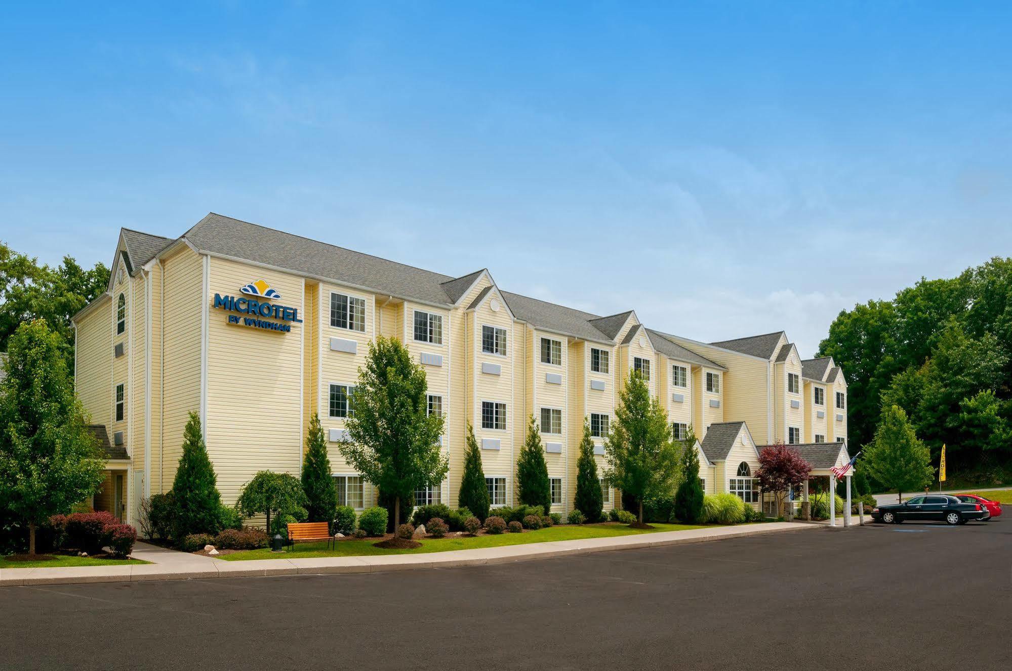 Microtel Inn & Suites Beckley East Экстерьер фото